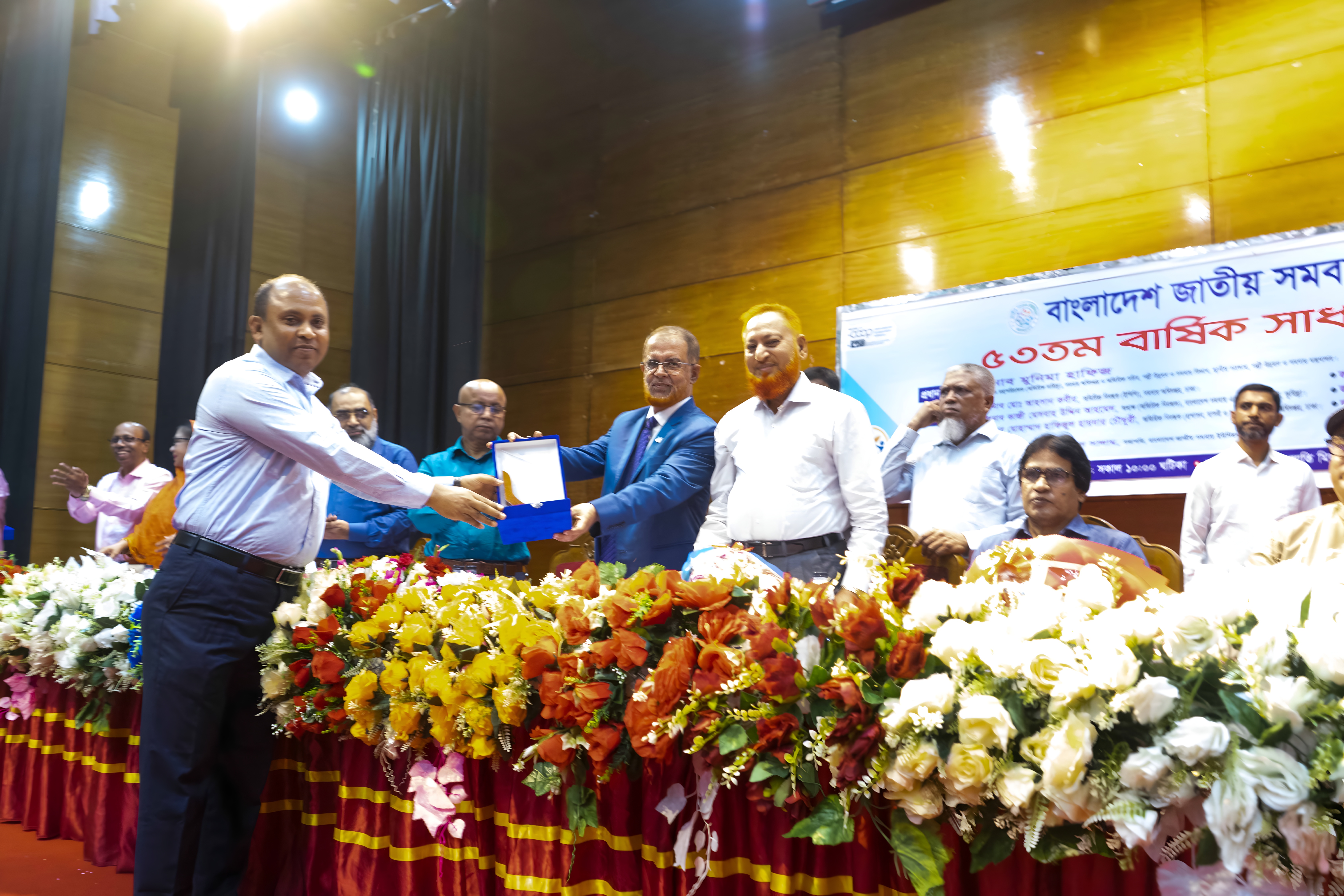 বাংলাদেশ জাতীয় সমবায় ইউনিয়ন এর পক্ষ থেকে সম্মাননা স্মারক